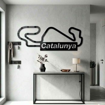 cuadro recortado en metal del circuito de catalunya.