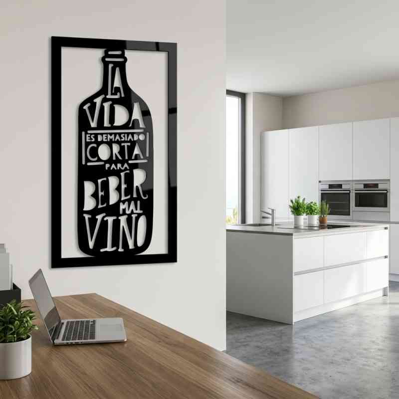 cuadro recortado en metal frase de vino.