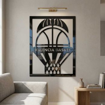 cuadro recortado en metal del valencia basket para pared.