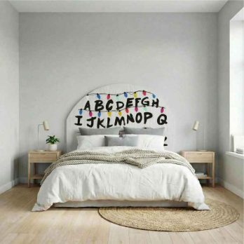 cabecero de cama impreso a color de stranger things.